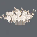 Elegante handgemaakte bruidshaarkam met witte harsbloemen, parels en gouden afwerking - Forest style girl versatile hair comb hs-j7447g