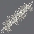Peigne à cheveux de mariée fait main en argent avec perles blanches et fleurs en strass - Bandeau Floral de Luxe