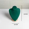 Busto espositore per collane in velluto verde, base in legno, 24,5 cm x 10,5 cm - M / Verde Scuro
