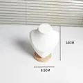 Busto espositore per collane bianco con base in legno, altezza 18 cm per gioielli - Piccolo / Bianco