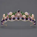 Elegante tiara nupcial floral vintage con perlas y cristales morados facetados - TS-J3262GP (Oro KC + Diamantes de Imitación Púrpura) / Dorado