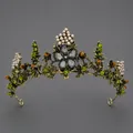 Tiara de novia en bronce antiguo con perlas vintage y detalles de cristal floral - TS-J3192 (Oro Antiguo + Diamantes de Imitación Verdes) / Oro antiguo