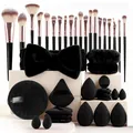 Komplettes schwarzes Make-up-Set mit Pinseln, Schwämmen und Stirnband - Pink Multi-piece Set