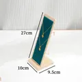 Professionele bamboe houten ketting display standaard met groen fluweel en maten 27x10x9,5cm - Bamboe basis - Groen fluweel