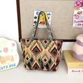 Bolso tote bohemio vintage con patrón étnico geométrico y textura de tela resistente - Estilo 9