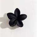 Elegante molletta per capelli a forma di fiore di frangipane nero opaco per spiaggia - 8 Cm Nero Opaco