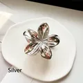 Pinza per capelli a forma di frangipani in metallo argento stile mare - 4 Cm Argento Galvanizzato