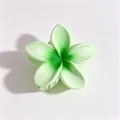 Elegante molletta per capelli a fiore di frangipane verde per lo stile da spiaggia - Base Verde Satinata Da 8 Cm Con Anima Verde