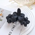 Elegante pinza per capelli a fiore di frangipane nero opaco per stile da spiaggia - Tre Fiori Opaco - Nero