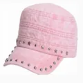 Stilvolle rosa gewaschene Denim-Militärmütze mit silbernen Sternen und runden Metallnieten - Benutzerdefiniert / Verstellbar