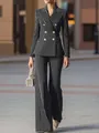 Detailansicht des professionellen schwarz-weiß vertikal gestreiften Blazer- und Hosensets - S / Oberteil Und Unterteil / Schwarz