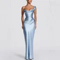 Elegantes hellblaues Satin-Abendkleid mit One-Shoulder-Schnitt und Meerjungfrau-Stil - US2 / Oberteil Und Unterteil / Blau