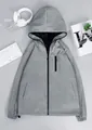 Nahaufnahme einer grauen reflektierenden Windjacke mit Kapuze und schwarzen Reißverschlüssen - M / Oberteile / Spacegrau