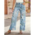 Lässige Damenjeans mit geradem Bein und elegantem Blumendruck in hellblauem Denim - XL / Unterteile / Blau