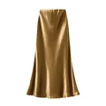 Elegante gonna midi a sirena in raso color champagne con pieghe raffinate. - M / Bottoms / Giallo