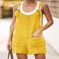 Detailopname van gele katoenen linnen jumpsuit met knopen aan de voorkant - 4XL / Boven- En Onderstuk / Geel