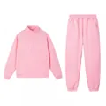 Gedetailleerd overzicht van een roze tweedelig trainingspak met half-zip trui en joggers. - S / Boven- En Onderstuk / Roze