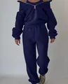 Dettaglio di una tuta alla moda in pile blu navy con felpa con zip e spalle scoperte - 2XL / Top E Pantaloni / Blu navy