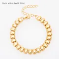 Vista detallada de una pulsera de acero inoxidable bañada en oro con un ancho de 8 mm - Bollos Cuadrados De 8x6 Mm - Dorados / Collar 40+5CM