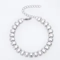 Vue détaillée du bracelet en acier inoxydable argenté avec perles rectangulaires - Square Bun Style Bracelet / 17+5cm / Couleur Acier
