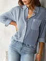 Dettaglio camicia a righe verticali bianche e blu da donna, stile casual e comodo - Blu Notte / S