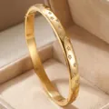 Gedetailleerd overzicht van een luxe 18K vergulde titanium stalen armband met sterren - Ster Strass Stijl (39乙-E-2) / Goud