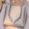 Elegante collar de cadena cubana gruesa de acero plateado con un colgante de corazón - Collar / Color acero