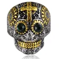 Anillo de calavera punk de acero de titanio con ojos de gema verde y cruz dorada - Talla 7 / Plata Vintage (Ojo de Piedra Verde)