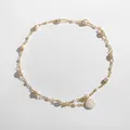 Collier de perles baroques irrégulières avec chaîne dorée et grand pendentif perle plate. - Style Baroque (X4286) / Perle d'Eau Douce Blanc