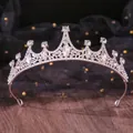 Vue détaillée d'un élégant diadème de mariée en strass pour mariages et soirées. - Petit Œil Cristal Princesse Argentée 02