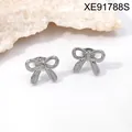 Elegante silberne Schleifen-Ohrstecker aus hochwertigem Edelstahl im französischen Stil - Silbernes Seidenbandschleifen-Stil (XE91788S) / Silber