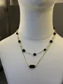 Collana a doppio strato placcata oro 18K con gemma nera ovale e perle bianche - Set con Zirconia Nera