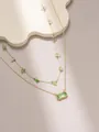 Elegante set di collane in oro a due strati con accenti di pietre preziose verdi - Set con Zirconia Verde