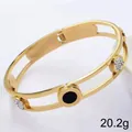 Eleganter vergoldeter Titanstahl-Armreif mit Strass und schwarzem kreisförmigen Detail - 51097
