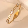 Eleganter vergoldeter geometrischer Armreif mit Perlmutt-Inlay und Strasssteinen - Weiße Muschel