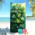 Telo mare in microfibra con stampa di foglie di monstera su una splendida spiaggia tropicale - Foglie Naturali Stratificate (18) / 50x100cm