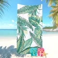 Telo mare in microfibra ad asciugatura rapida con vivace stampa di foglie di monstera verdi - Foglie Verde Scuro e Chiaro (13) / 50x100cm