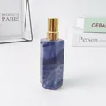 Eleganter sechseckiger Parfümzerstäuber aus blauem Naturstein mit goldener Düse - Blauer Aventurin