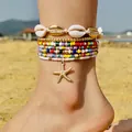 Detalle del conjunto de tobilleras bohemias de cuentas con colgante de estrella de mar y conchas - Tobillera Multicolor