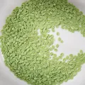 Vue détaillée de divers charmes nail art en forme de feuilles vertes avec textures - 100 Pièces / vert clair