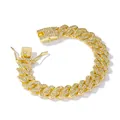 Detailansicht der 14mm Iced Out Gliederkette mit Gold-Finish und funkelnden Strasssteinen - 20cm / Gold