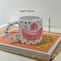 Taza de cerámica creativa con diseño de boca grande y lunares negros para café o té - Lunares Expresión de doble cara