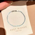 Élégant bracelet tennis argenté orné de pierres bleu clair et de zircons clairs - Style Rond Bleu Glacier et Blanc Entièrement Sertis de Strass / Argent