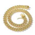 Vue détaillée d'une chaîne cubaine de 14 mm dorée sertie de strass brillants - 50cm / Doré