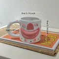 Originelle weiße Keramiktasse mit 3D-Gesicht und rosa Herzmustern, Maße 9 x 9 cm - Herz Beidseitiger Ausdruck