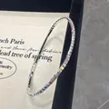 Bracelet de tennis fin en cristal carré iridescent avec une finition argentée chic - Style Élastique en Strass Multicolore AB / Argent