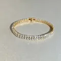 Élégant bracelet tennis à deux rangées de cristaux clairs étincelants au fini doré luxueux - Style Double Rangée de Strass Blancs / Or