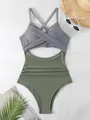 Maillot de bain une pièce chic avec haut rayé croisé et bas vert olive à découpes - S / Haut Et Bas / Vert Clair et Rayé