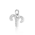 Close-up van de kristalheldere zilveren Aries-sterrenbeeldhanger met mooie zirkonia - Ram Hanger Zonder Ketting / Zilver