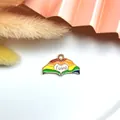 Ciondolo colorato a forma di mani a cuore arcobaleno con testo love per gioielli fai da te - Forma di Gesto del Cuore / Confezione da 10